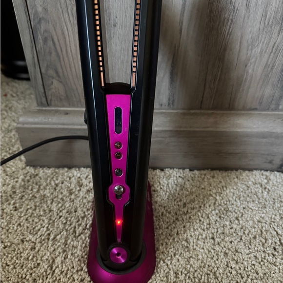 Dyson flat iron cordless - Picture 1 of 5
